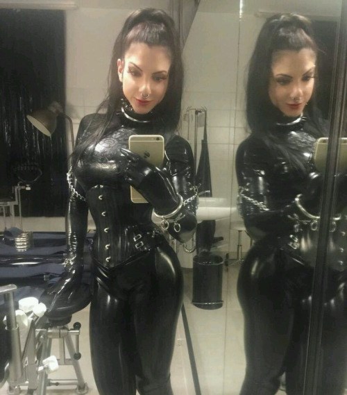 prettymariela-latex: Rubber fetish model and latex rubber pvc She has that half-crazed, half-delerio