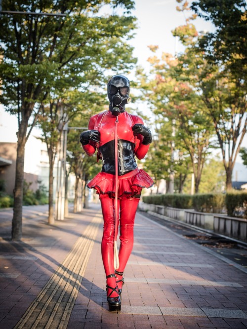 sutiblr:  Black and Red Rubber Clothing with Red Randoseru in Public
