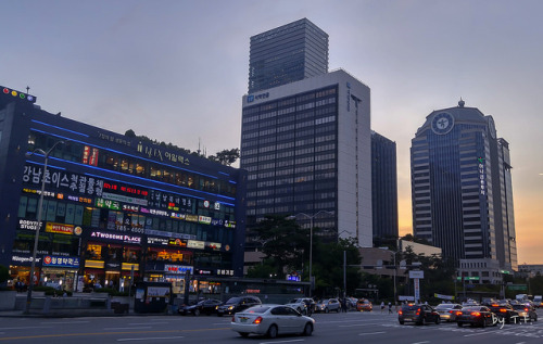 여의도역 by TFurban on Flickr.