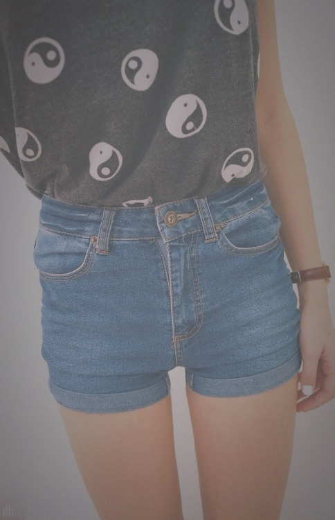 s0lvingsecrets:   ☺pale blog that follows back☻ 