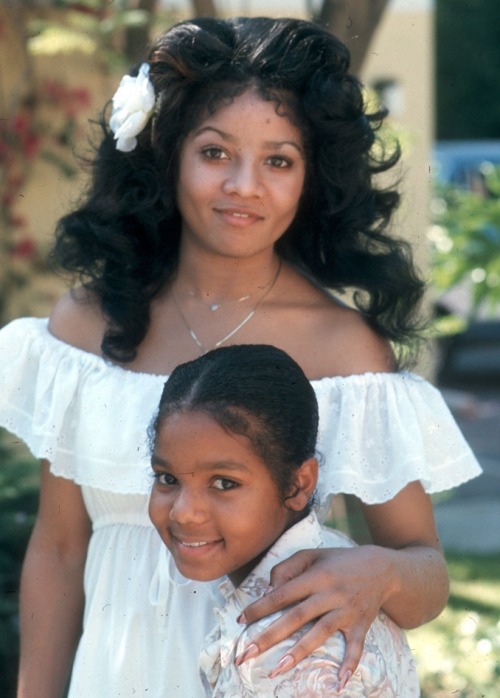 twixnmix:Janet Jackson and LaToya Jackson photographed in 1977.