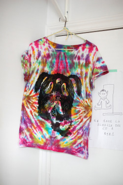 etteette:  etteette:  i’m selling this oldish tee i made  yoooo~ till midnight tomorrow you can snatch this tee for 25% off with the coupon code ‘EASTEREGGS’ fyi ~~ (☺.☺U) edit: sold♥ 