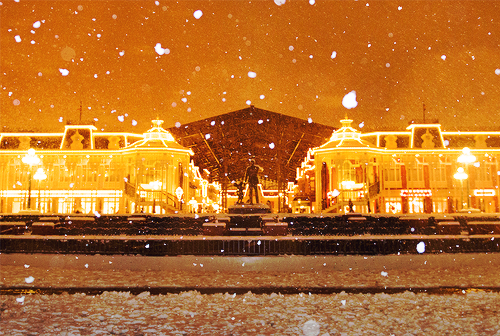 mickeyandcompany:  Disney Christmas Countdown [07/??]: Tokyo Disneyland under snow