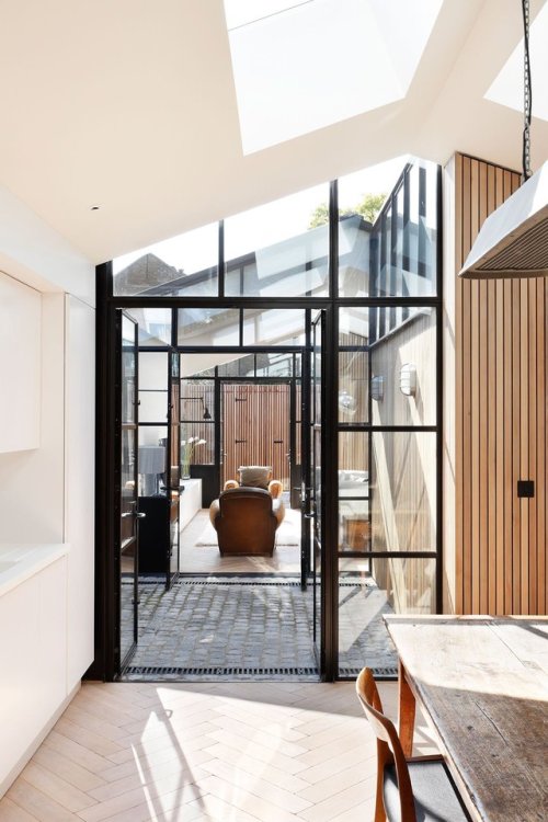 architorturedsouls:  The Courtyard House / De Rosee Saph: Alex James