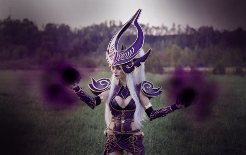 league-of-legends-sexy-girls: Syndra Cosplay