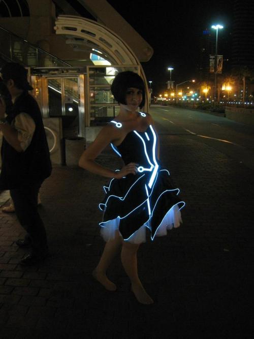 cosplay-paradise:  Tron dresscosplayparadise.net 