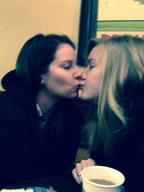 lesbian-sweethearts:  jenandclaire:  Beautiful night out ❄️⛄️❤️  ^^Follow our bestie, Jen, and her girlfriend Claire!! 