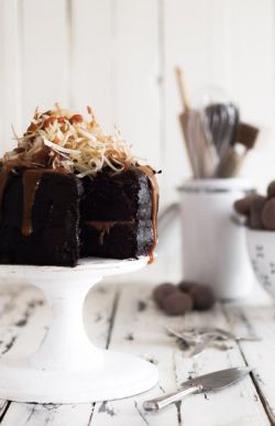 confectionerybliss:  Salt &amp; Vinegar Shoestring Chips Topped Chocolate Cake with Caramel Drizzle | Chasing Delicious