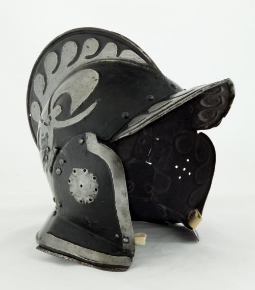 German black and white armor, circa 1580from The Worcester Museum of Art : Higgins Armory Collection