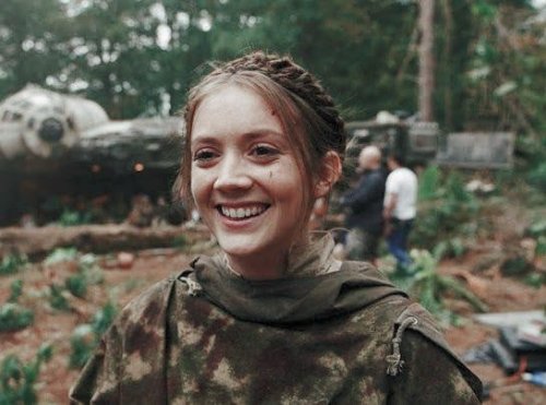 theorganasolo:Carrie Fisher in Return of the Jedi - 1983 Billie Lourd in The Rise of Skywalker 