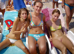 bottomlessnoshame:the topless girl was shy, the bottomless not