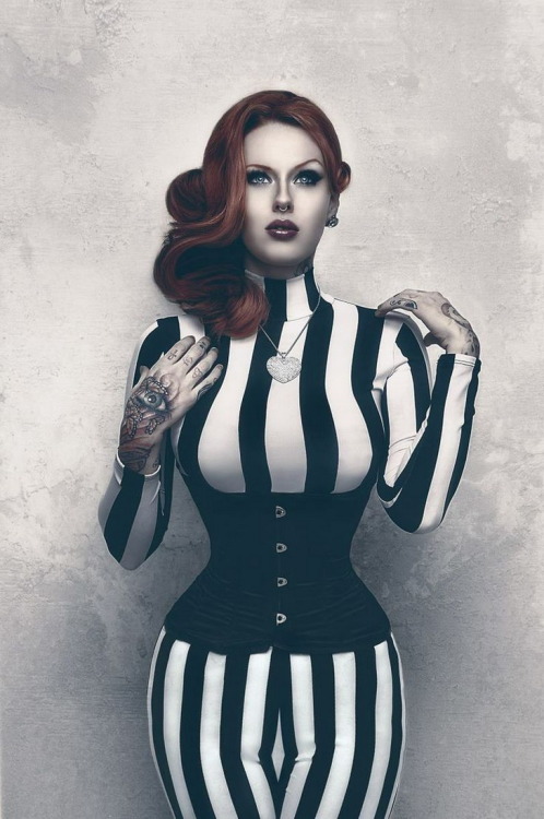 corset-fetish:Corsets