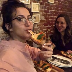 Happy #NationalPizzaDay from me and @arianavision!