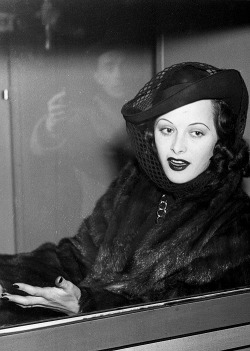 sharontates:  Hedy Lamarr, 1945 