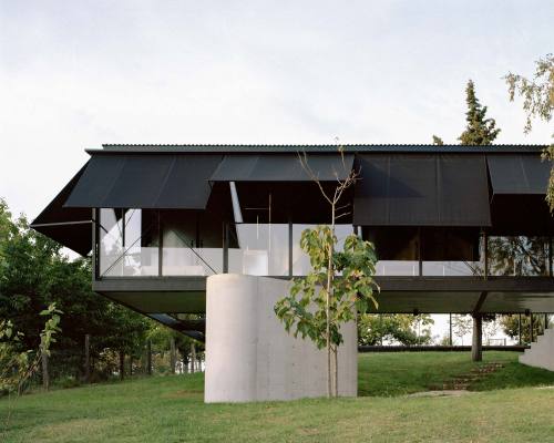 subtilitas:TEN Studio - Avala house (house for a craftsman), Belgrade 2020. Wow. Photos © Maxime Del