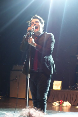 twentyonewizards:  Gerard Way- Danforth Music Hall, Toronto