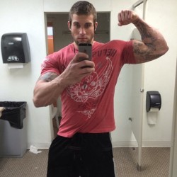 hungitaliantony87: lbsebastian:   sexyfantasybro:   I want that! I need that! I must have that now!   Hot  