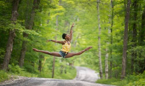 stielle:  somaymalou:  Michaela DePrince  Look at how perfect those lines are!!! ♥ 