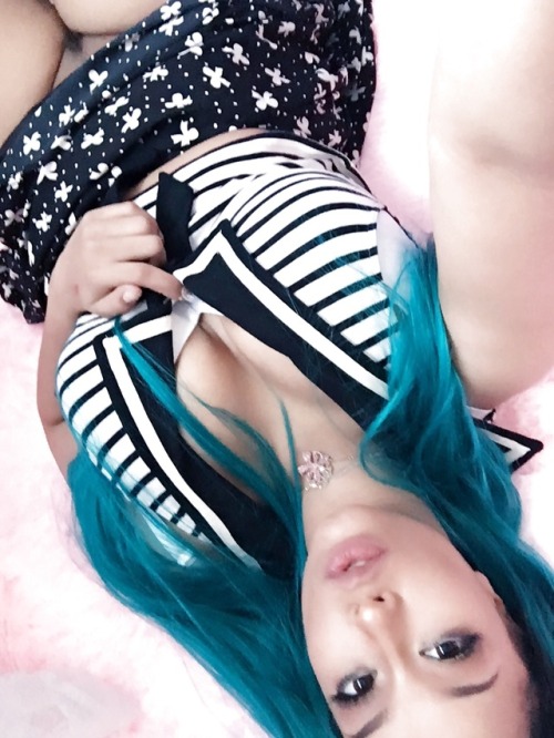 Porn photo modernishlife:Neon haired perfection