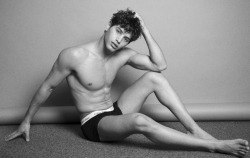 peterstjohnjr:  Eyal Booker 