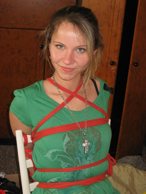 http://sensual-bondage-zniewolenie.tumblr.com/post/78031702726