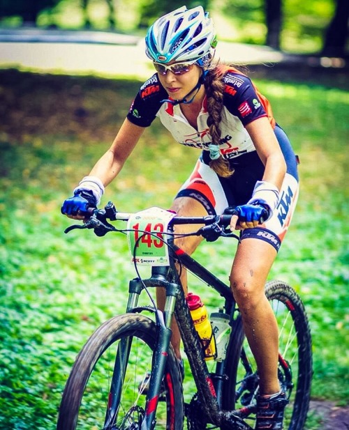 Sweet Tough Chick Larisa MTB instagram.com/larisa.chinces