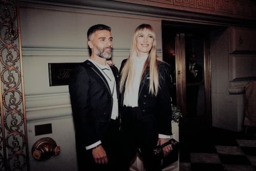 knownasbeacon: OSCAR ISAAC and ELVIRA LIND Behind the Scenes of the Met Gala. [x] [x]