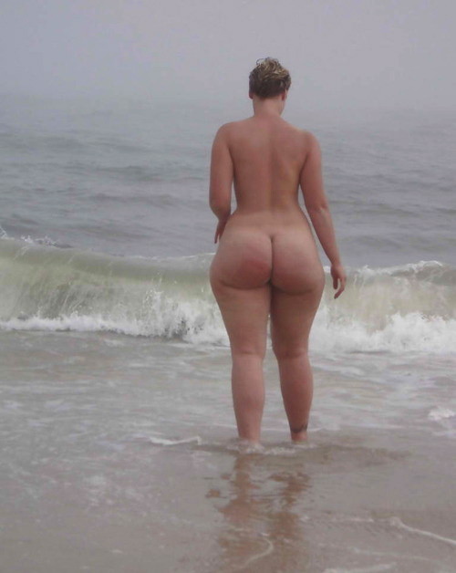 happy-bbw:     Nice booty pawg