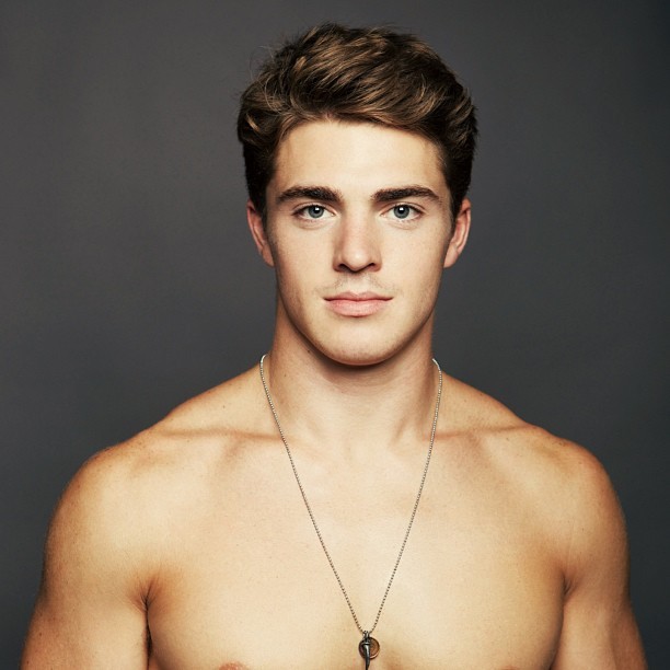 spencerneville:  Another by the great Lewis Payton. @paytonitforward © lewis payton