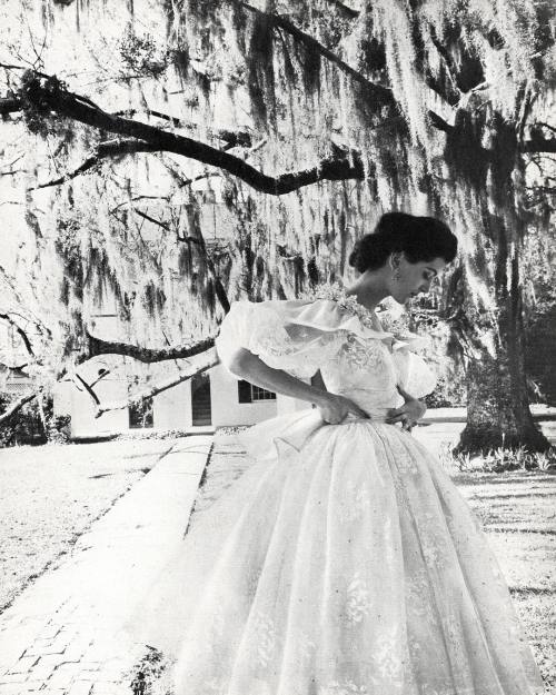 kitsunetsuki: Gleb Derujinsky - Carmen Dell’Orefice Wearing a Gown by Howard Greer (Harper&rsq