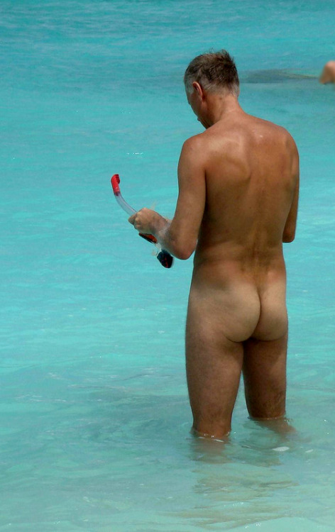 erasnude:  Share my beach! Me!