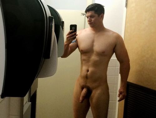 straightdudesexting: Hung straight hunk 