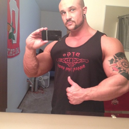 musclestud:  bigjoetex:  Steve Spaulding  HOT MUSCLEGOD , STEVE, IS ONE OF A KIND….WOOOF ! BRING IT!