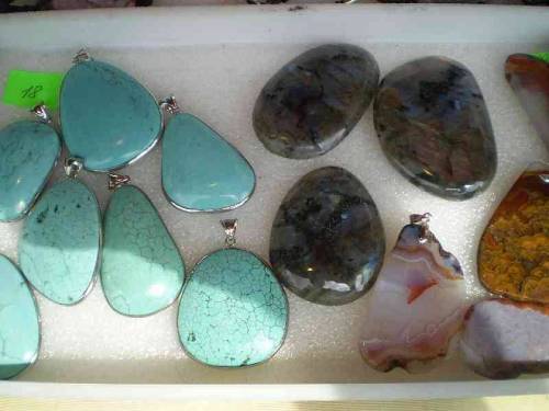 Products made of polished minerals and stones offered for sale during LLA =  Lwóweckie Lato Agatowe 