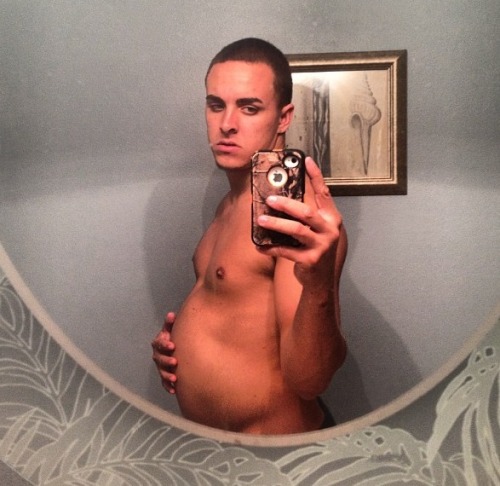 lyricmpregcentral: Follow Kadin Kerns on Vine and @Kadin_Kerns on Instagram for more of this guy. Sh