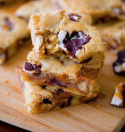 fullcravings:  Candy Bar Blondies