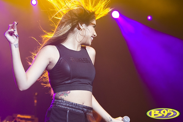 jasminev-news:  December 12th: HQ pictures of Jasmine performing at Fresno Holyday