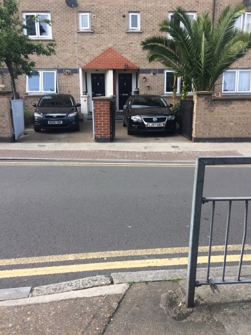 Palatialing the popular: purely decorative brickzig uniting two maisonette doorways in Shadwell. Som