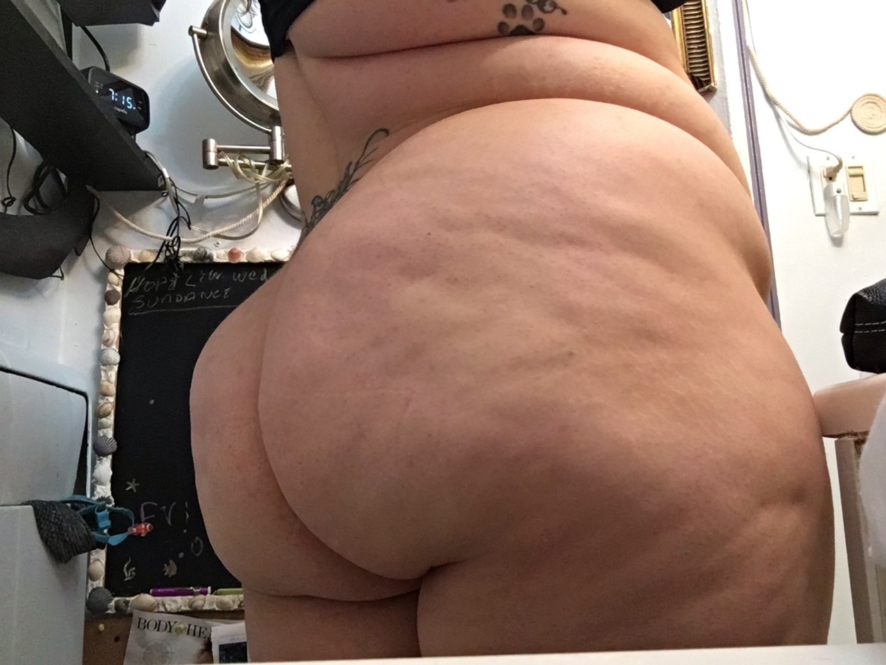 curvesntokes:  Getting ready to shower… who wants to join me? 😏http://curvesntokes.tumblr.com