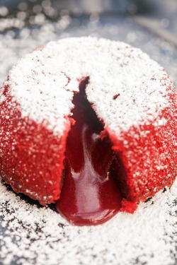 cake-stuff:  red velvet molten lava cakes