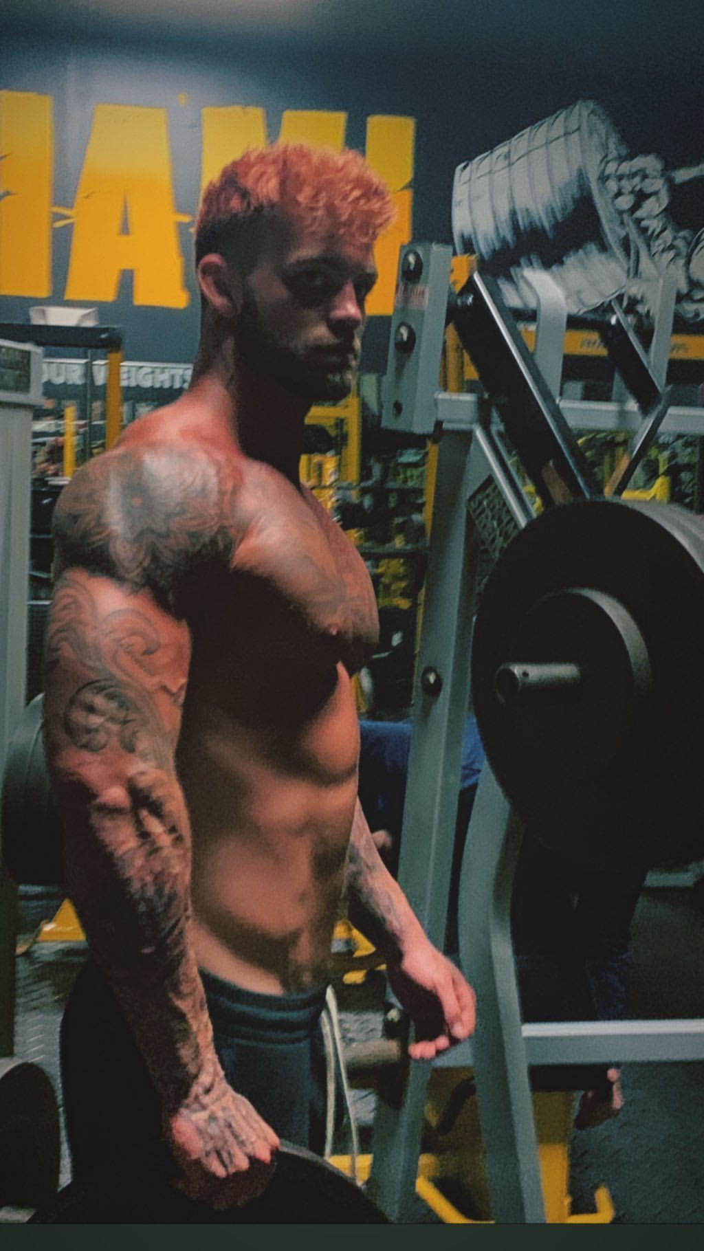 thehottestmenaround:Dustin mcneerhttps://www.instagram.com/markdmafia/
