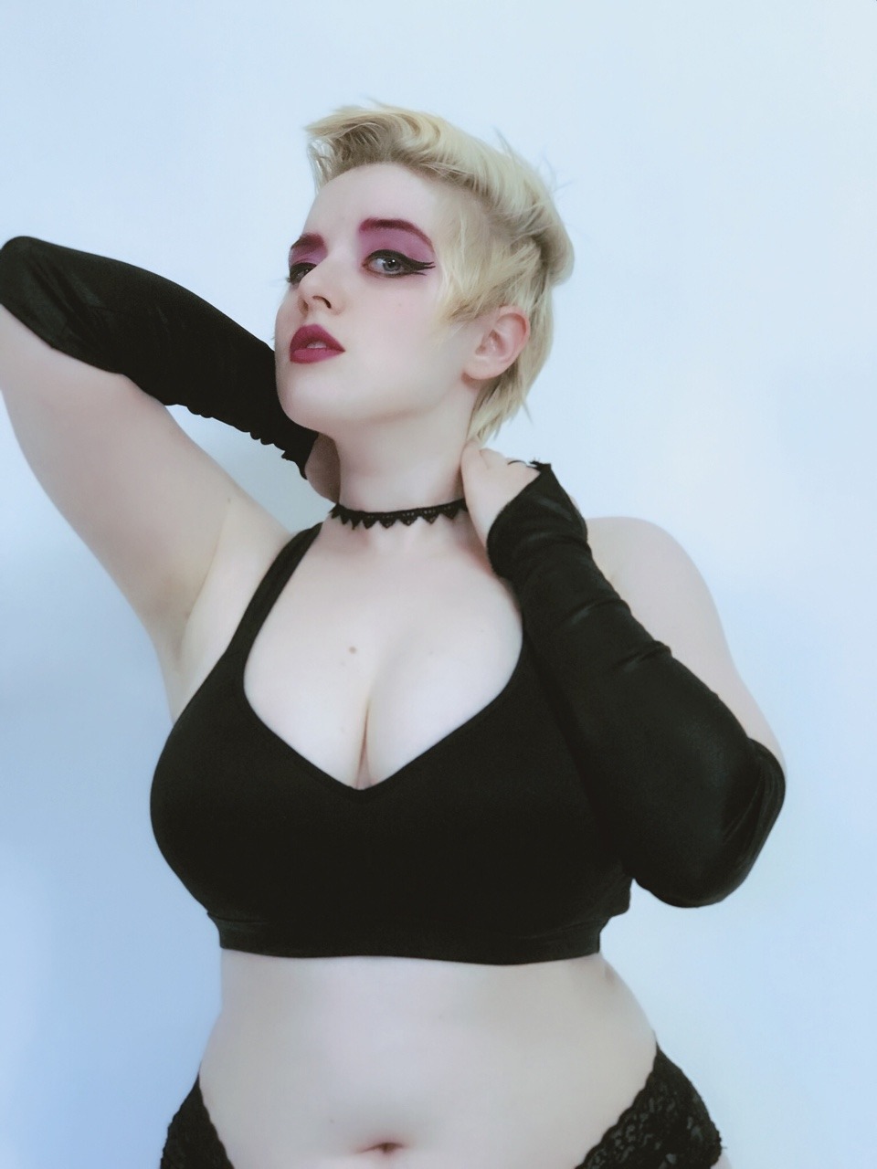 marshmallowmaximus:Well this is a new look for me 😳