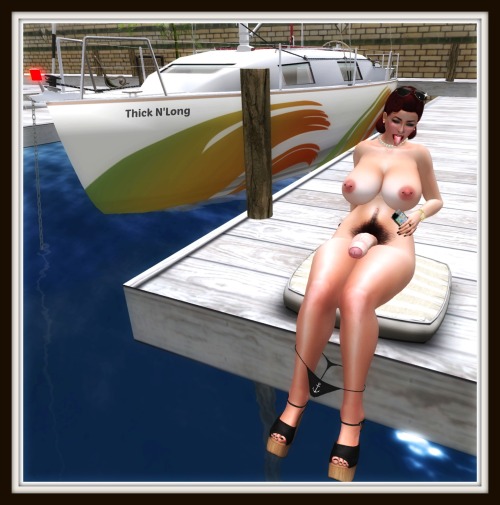 futarika:  Heeey~! Hehee..Just enjoying myself like always~<3 I know I promised more pictures Hehee so don’t worry all I will be posting a few more today x3 in this pic I actually was just walking around the docks and saw that super gorgeous yate
