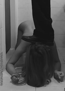 mestreeros:Sometimes I have to help her assume the correct position.@brenda-wolf being educated.✩ Do