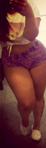 phatbootypredator:  thickazzgurlz:  Phatpussygurlz   Mandii B  Daaaaaaaaaaaaaaaamn