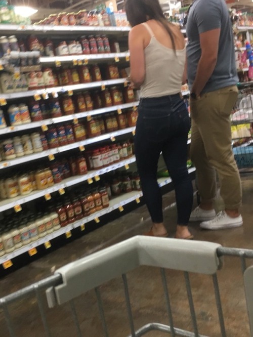 duncansteele69: Another grocery store hottie! Her ass looked so good in this jeans. I just couldn’t 