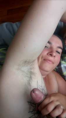 mychubbyhairy:  Cum on my hairy armpits Speme