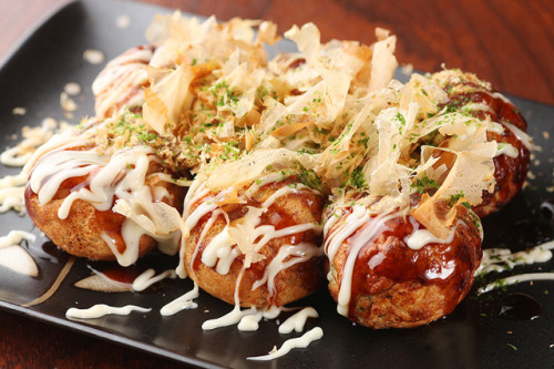atmeal012:Takoyaki（たこ焼き）“Tako” means octopus in Japanese.It contains pieces of octopus and some vegi