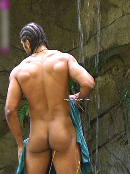 dominicanblackboy:  A hot wet moment outside wit sexy hot naked ass David Haye!😍😍😍😍