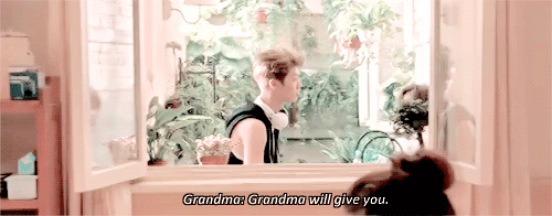 meiren-menglu:Luhan getting spoiled by his grandma….